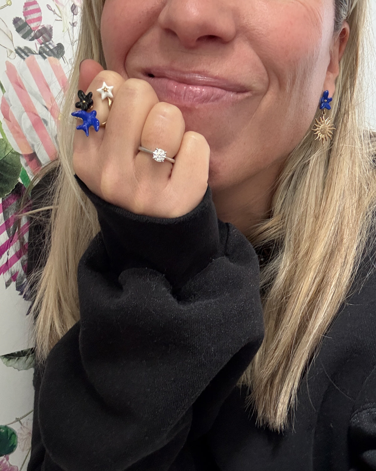 Smiling woman wearing the Nach Bijoux Once Upon a Time ring with a blue bird and black flower